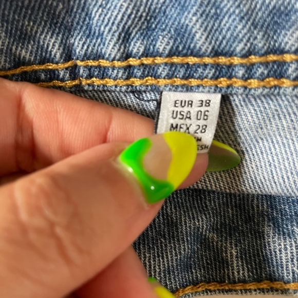 Zara Cutoff Denim Shorts Size 6 Distressed Jean - Picture 4 of 4